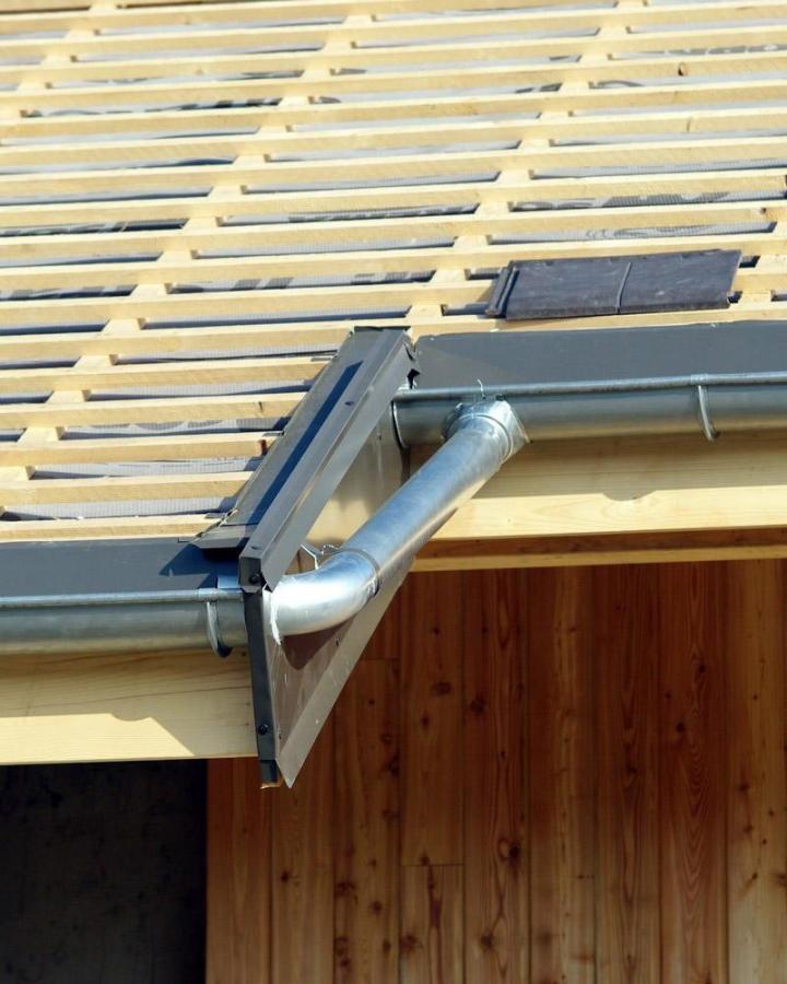 Nos zingueurs vous proposent des gouttières de qualité. 