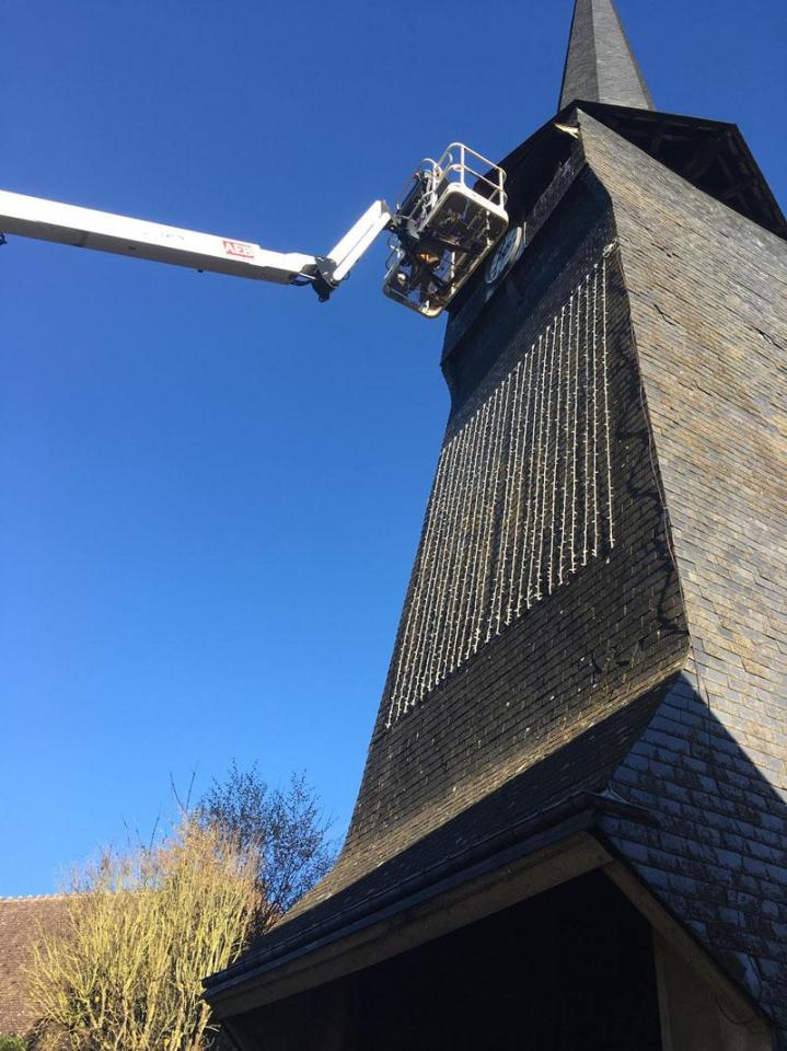 Nous démoussons intégralement votre toiture. 